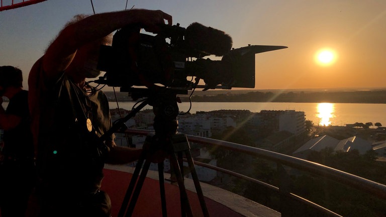 Wir sind früh aufgestanden, um den Sonnenaufgang über Spanien zu erleben.
