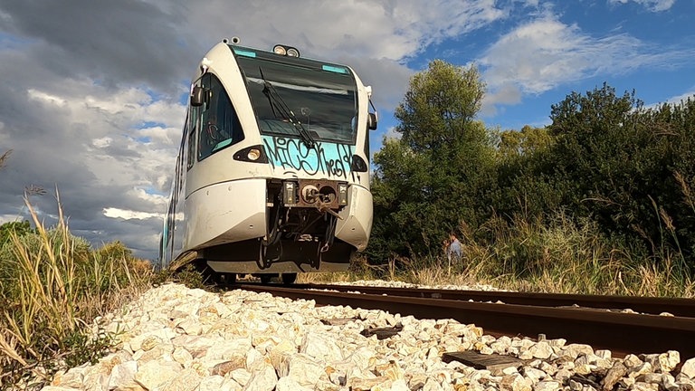 Meterspurtriebwagen bei Achaia