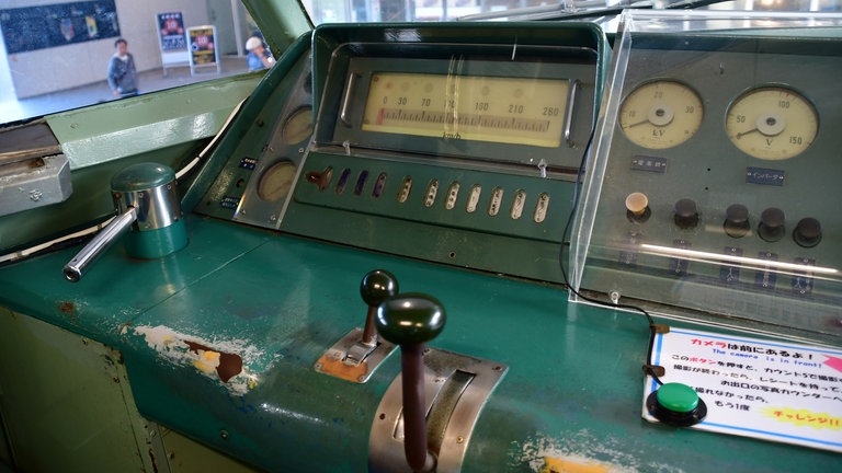 Der Führerstand des Shinkansen „Zero“
