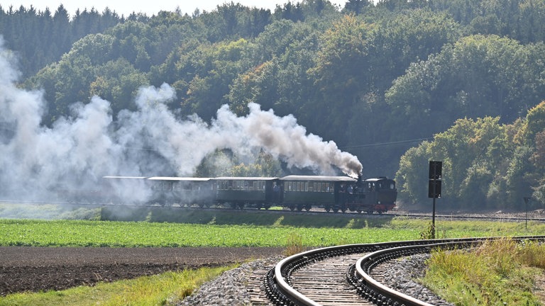 Trasse, Gleis und Strecke mussten komplett neu aufgebaut werden. Vierzehn Jahre lang hat der Verein daran gearbeitet!