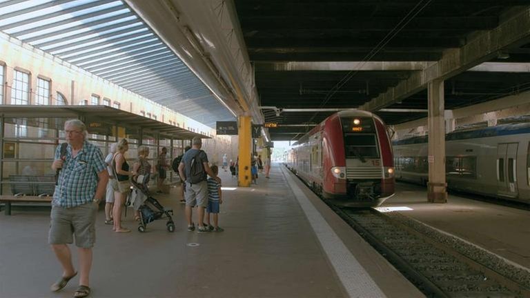 Hier hält ein Alstom Coradia Duplex der Luxemburgischen Staatsbahn CFL in Metz-Ville.
