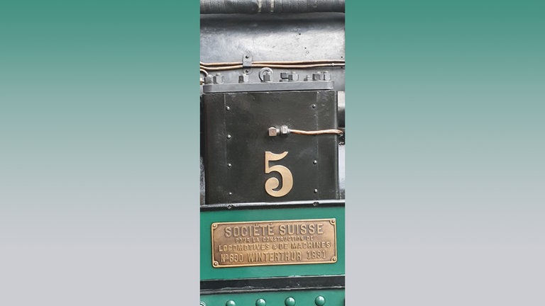 Heute ist Lok 5 die Hauptakteurin. Gebaut wurde sie 1891 für die Wengernalpbahn. 1911 kam sie zur BRB.