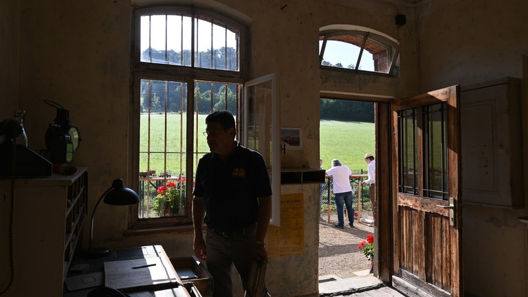 Werner Kuhn sagt über den Bahnhof Dischingen: „Das ist mein Lieblingsobjekt – hier komme ich gerne her!“