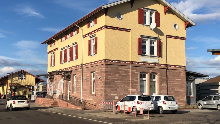 Bahnhof Althengstett, Scheitelpunkt der Württembergischen Schwarzwaldbahn auf 511 Meter Meereshöhe.