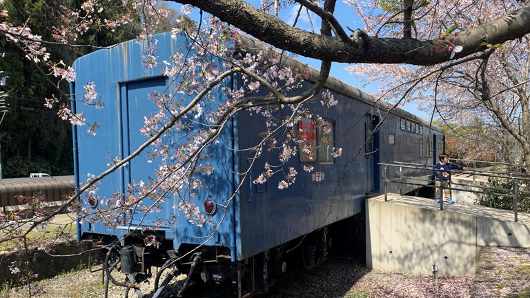 Im Bahnhof Noto-Nakajima der Noto-Railway gibt es einen alten Postwagen zu bewundern.