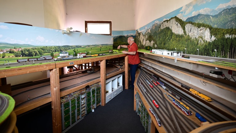 ... und natürlich seine Modellbahn.