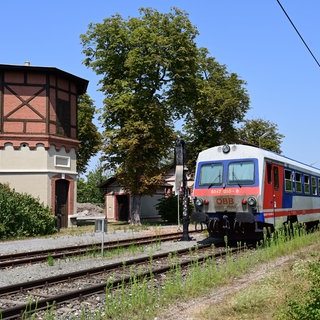 In Tattendorf sind sogar noch der Wasserturm und der Wasserkran vorhanden.