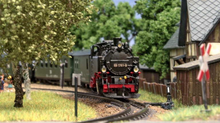 Bei LEMISO gibt es schmalspuriges Zubehör in Spur N und Z. Neu sind nun auch Schmalspur-Loks und -Wagen für 1000 mm und 750 mm, also Nm bzw. Ne.