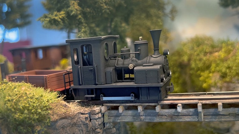 MINITRAINS hat die Lok MEG 46 für die Feldbahn angepasst.