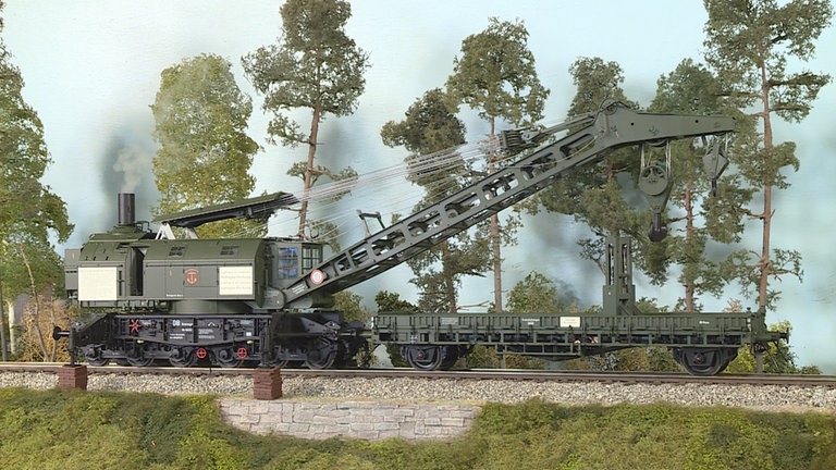 KM1 bringt viel Bewegung auf die Spur-1-Anlage. Der Ardelt 57-Tonnen-Dampfkran erscheint in der LIMITED EDITION