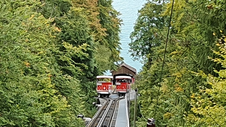Um komfortabel vom Schiff zu den Wasserfällen zu gelangen, wurde 1879 eine Standseilbahn gebaut