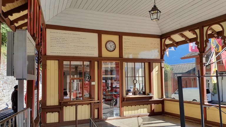 Das Bahnhofsgebäude der Brienz-Rothorn-Bahn ist ebenfalls ein „Original“ aus dem Jahr 1891. 