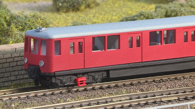 KRES hat schon erste 3D-Druck-Muster der Berliner S-Bahn ET 167. Das vierteilige Modell erscheint in der Epoche III, DR. 