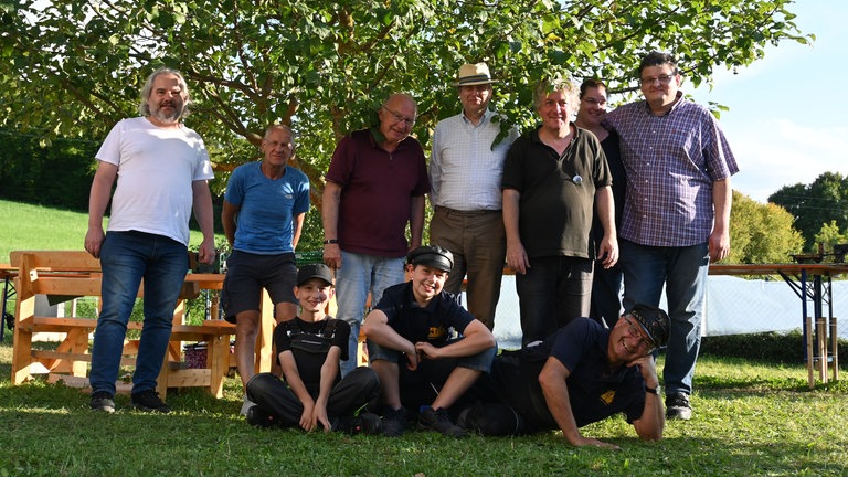 Härtsfeldbahn- und Modellbahnliebhaber verbunden im Team und in Freundschaft plus Eisenbahnnachwuchs!