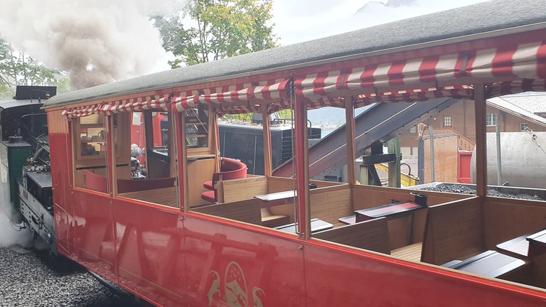 Der zweite Hauptakteur ist heute der „Salon Rouge“ ein Originalwagen aus dem Jahr 1936. 