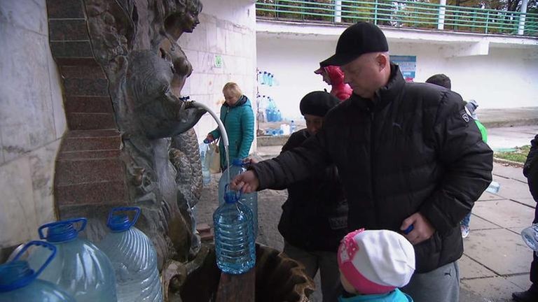 Ohne Plastikflasche trifft  man hier fast niemanden an.
