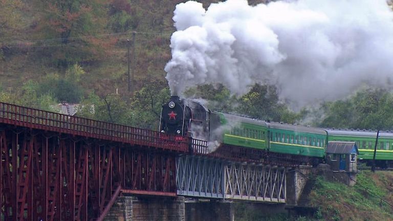 An der ehemaligen galizischen kuk-Lokalbahn "Luschany - Salischtschyky" überqueren wir die Eisenbahnbrücke über den Dnister.