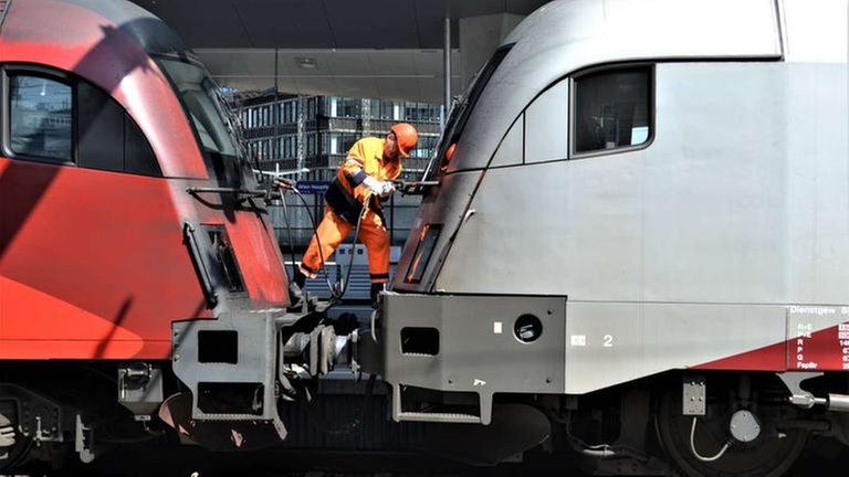 Ein besonderes Schmankerl ist für Eisenbahnfreunde das Zusammen- oder Entkuppeln zweier Railjet-Züge mit unterschiedlichen Start- und Zielbahnhöfen.