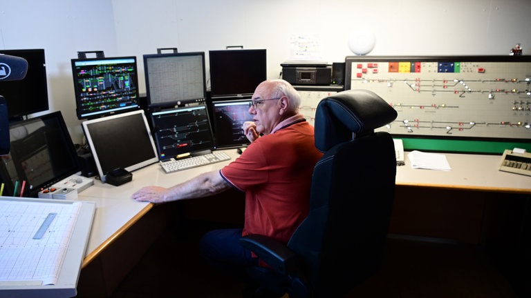 Ein Stellwerk, wie es real auch im Bahnhof von Bad Fischau Brunn steht.