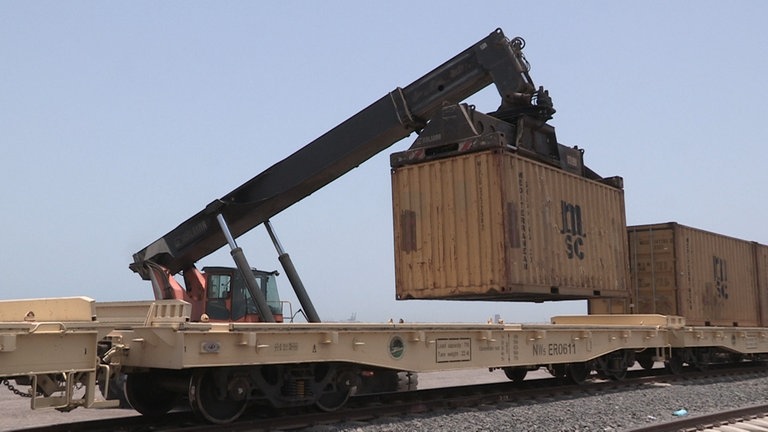 Am Containerbahnhof in Djibouti.