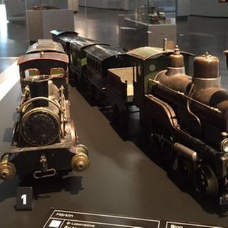 Blechspielzeug-Lokomotiven