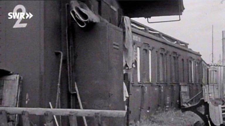 Bahnwaggons als Unterkunft für Mönche