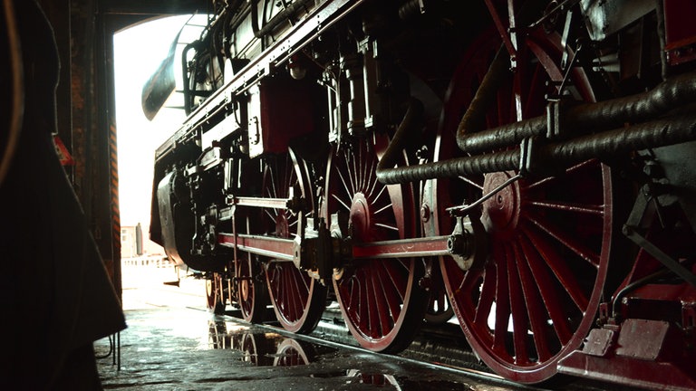 Im Ringlokschuppen des ehemaligen Bahnbetriebswerkes Schöneweide ist heute der Verein "Berlin macht Dampf e.V." beheimatet und kümmert sich um das alte Gebäude und die Lokomotiven.
