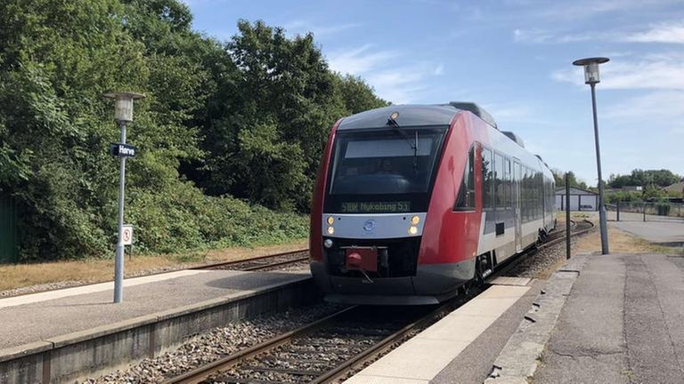 Die private Odsherred-Bahn bringt uns bis an die Küste.