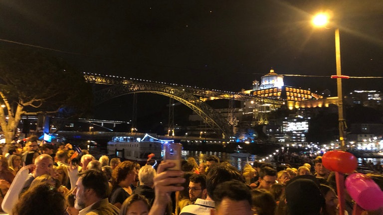 São João – der Schutzheilige Portos - ihm zu Ehren wird jedes Jahr von 23. auf 24. Juni, der Johannisnacht, ein riesiges Stadtfest gefeiert.