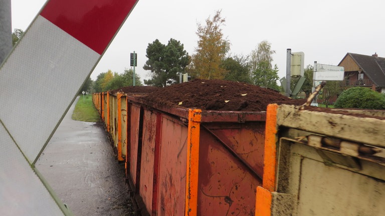 Nur in Schrittgeschwindigkeit bewegen sich die Moorzüge, etwa 5 kmh