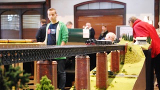 Der Kübelbachviadukt im Modell von im Maßstab 1:100, gebaut von Gerd Helmling und den beiden Jugendlichen Fabian und Simon.