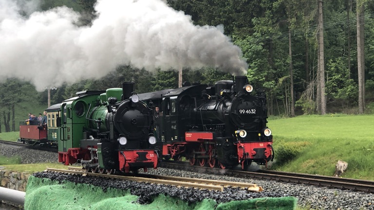 Großes Geburtstagsfest zu Pfingsten in Jöhstadt, bei der Pressnitztalbahn, wo sich Originallok und Modell begegnen.