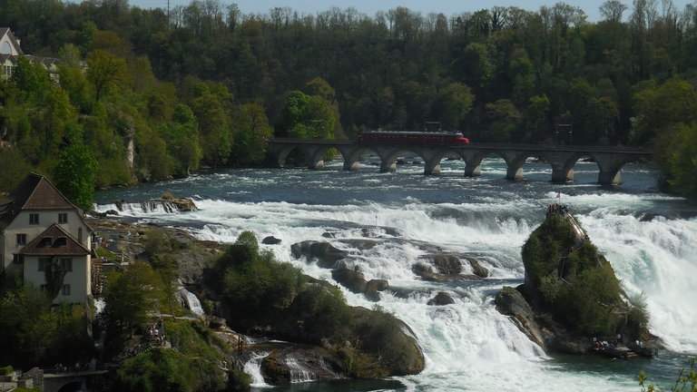 Der Churchill-Pfeil am Rheinfall in Schaffhausen auf einer seiner Stammcharterstrecken.