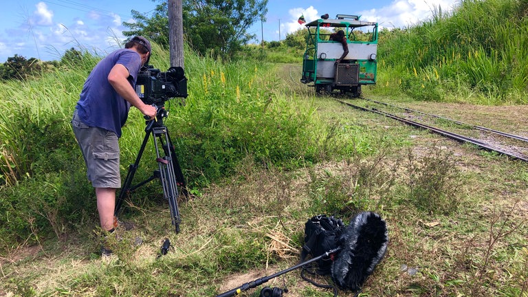 Mit der grünen Motordraisine kontrollieren sie vor jeder Zugfahrt die Strecke. 