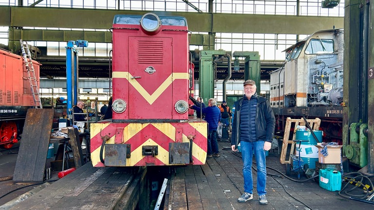 Der stolze Lokbesitzer ist für die Probefahrt extra aus Amerika nach Sachsen-Anhalt gekommen. 