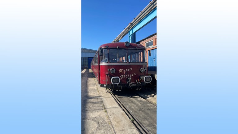 Der „Rote Flitzer“ wird liebevoll mit viel Mühe, ehrenamtlich vom „Förderverein Schienenbus e.V.“ aus Kornwestheim erhalten.