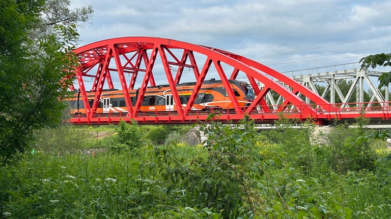 Brücke über den Emajögi, zu Deutsch etwa „Mutterfluss“, er ist der längste Fluss Estlands.