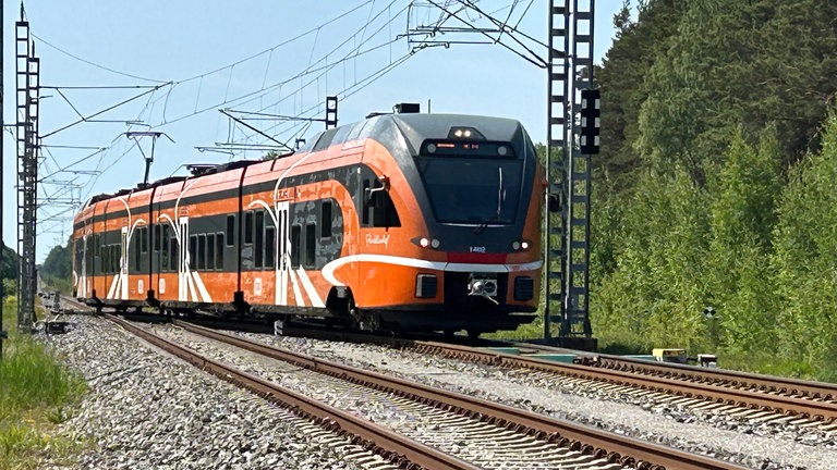 Einfahrt in Keila, zu Deutsch: Kegel – die Strecke hat daher ihren Spitznamen: „Kegelbahn“.
