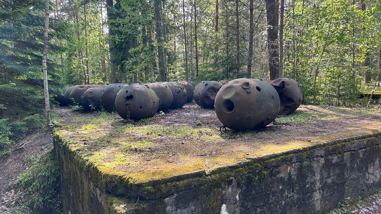 Überreste der Seeminen auf Naissaar. 
