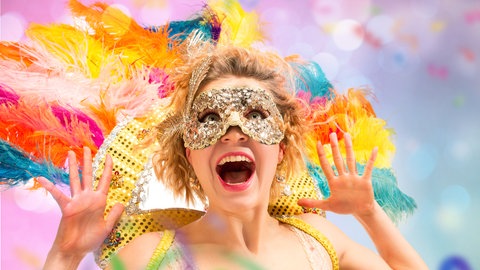 Frau im Faschingskostüm