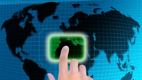 Finger vor Weltkarte 