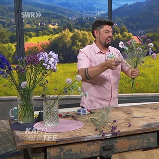 Sommerstrauß in Fächerform