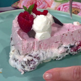 Rezept: Stracciatella-Himbeer-Eistorte
