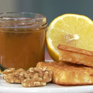 Birnen-Kürbis-Aufstrich mit karamellisierten Walnüssen