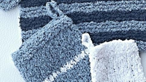 Kleine Waschhandschuhe und Handtücher aus Frottee