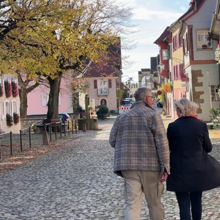 Ausflugsreporter Markus Bundt ist mit Burkheims Ortsvorsteherin Alexandra Bercher unterwegs