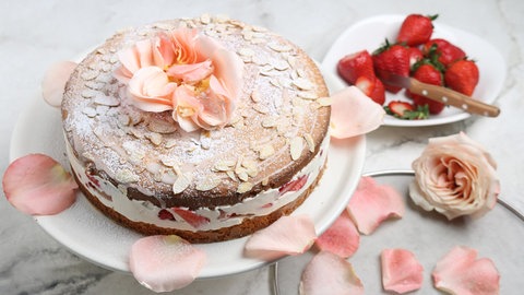 Erdbeer-Biskuit-Torte