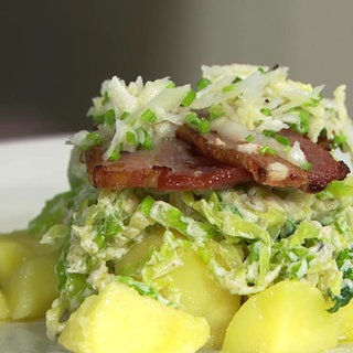 Rahmwirsing mit knusprig gebratenem Speck