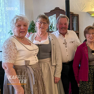 Traudl Wagner mit Jodelchor