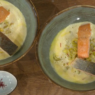 Fischsuppe vom Saibling mit Mini-Strudeln